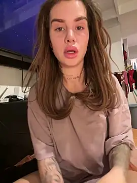 EmiliaCatalina online show from March 13, 1:32 am