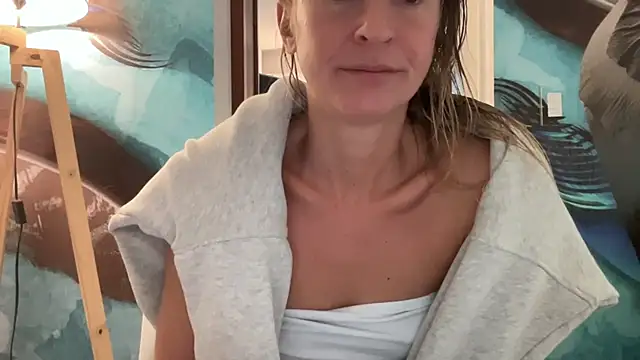 Snapshot of Aggbb chatting on March 13, 11:51 am Aggbb online show from March 13, 11:51 am