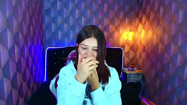 LiaHarryis online show from February 17, 6:47 pm