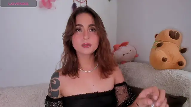 Snapshot of Violette-Ramirez01 chatting on November 16, 4:45 pm Violette-Ramirez01 online show from November 16, 4:45 pm