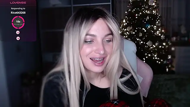 Snapshot of Yoda21 chatting on January 1, 9:41 pm Yoda21 online show from January 1, 9:41 pm