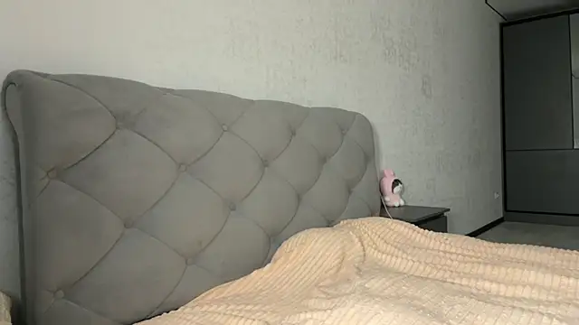 Snapshot of GracefulCharm chatting on February 19, 5:38 am GracefulCharm online show from February 19, 5:38 am