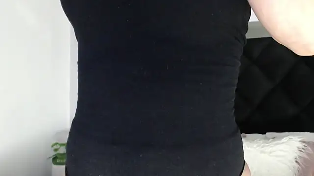 KinaCooper online show from March 5, 9:04 pm