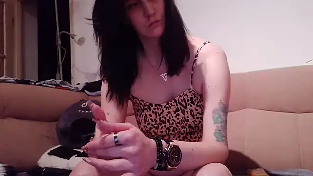 Snapshot of LauraBaby chatting on December 20, 8:01 pm LauraBaby online show from December 20, 8:01 pm