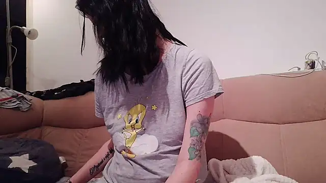 Snapshot of LauraBaby chatting on December 21, 7:16 pm LauraBaby online show from December 21, 7:16 pm