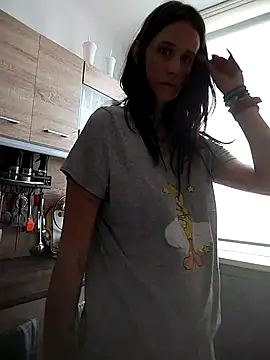 Snapshot of LauraBaby chatting on September 24, 7:44 am LauraBaby online show from September 24, 7:44 am