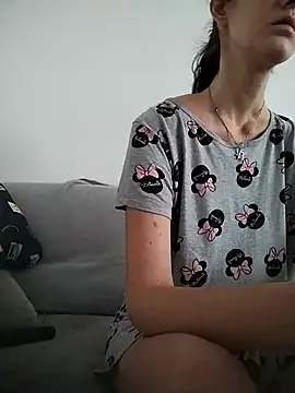 Snapshot of LauraBaby chatting on October 12, 12:04 pm LauraBaby online show from October 12, 12:04 pm