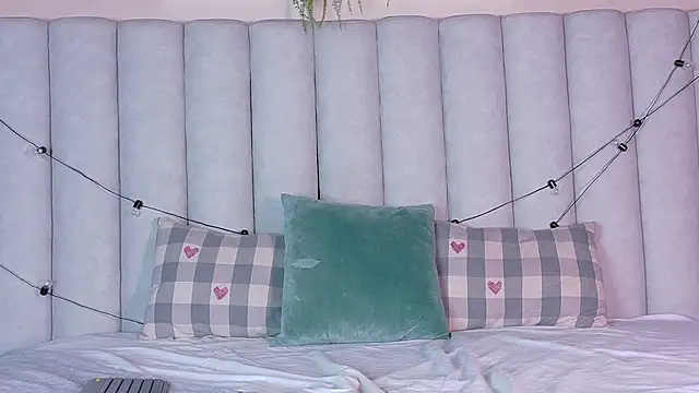 nahomi campbell online show from February 17, 7:42 pm