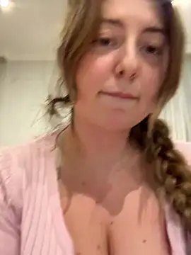 Snapshot of curvyflawless chatting on November 21, 4:38 pm curvyflawless online show from November 21, 4:38 pm