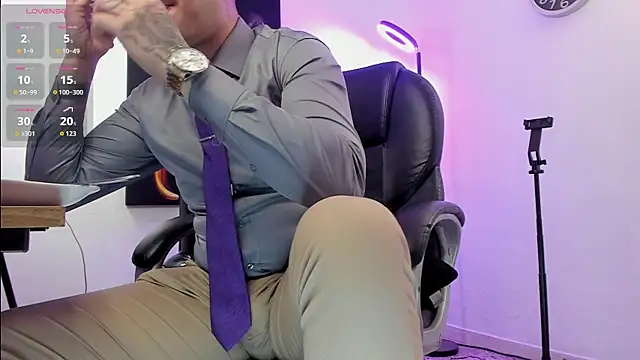 Snapshot of Nicolas_Fellener chatting on November 8, 2:45 am Nicolas Fellener online show from November 8, 2:45 am