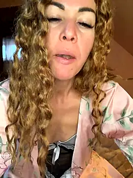 Snapshot of tmona1917 chatting on December 15, 9:46 am tmona1917 online show from December 15, 9:46 am