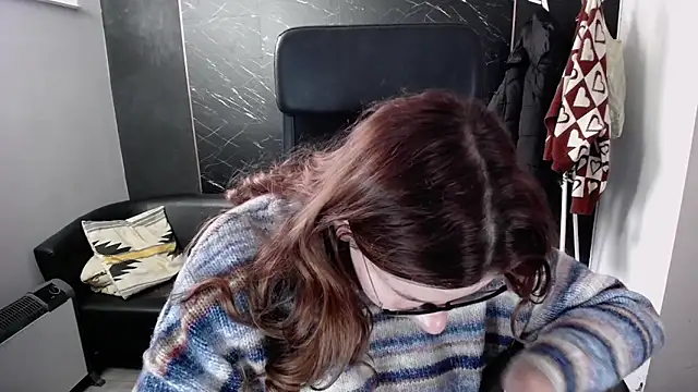 Snapshot of littleviki7 chatting on October 27, 7:34 am littleviki7 online show from October 27, 7:34 am