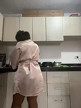 emmyjhonson07 online show from December 11, 1:28 pm