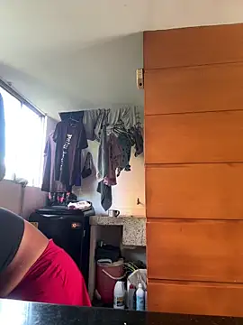 emmyjhonson07 online show from December 17, 1:39 pm