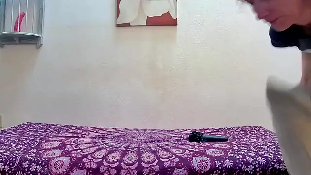 Snapshot of randomshuffles chatting on January 1, 1:37 pm randomshuffles online show from January 1, 1:37 pm