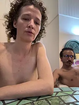 Snapshot of randomshuffles chatting on January 15, 2:27 am randomshuffles online show from January 15, 2:27 am