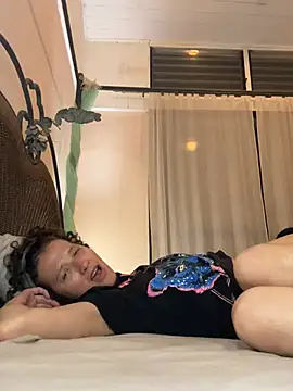 Snapshot of randomshuffles chatting on January 29, 2:51 am randomshuffles online show from January 29, 2:51 am