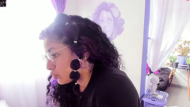 witchviolet online show from November 10, 7:35 pm