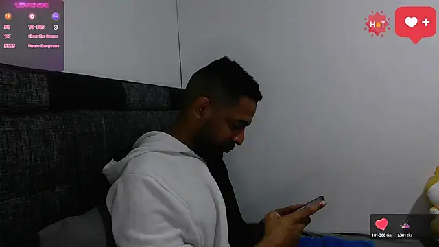 Snapshot of bbcblackhot34 chatting on February 13, 7:56 am bbcblackhot34 online show from February 13, 7:56 am