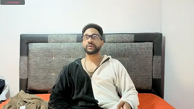 Snapshot of bbcblackhot34 chatting on October 8, 4:43 am bbcblackhot34 online show from October 8, 4:43 am