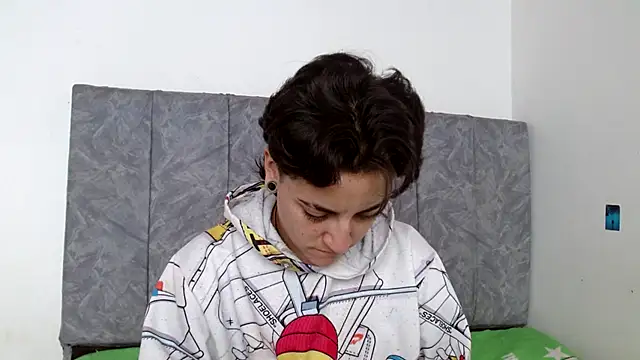 linda 33 online show from November 6, 3:24 pm