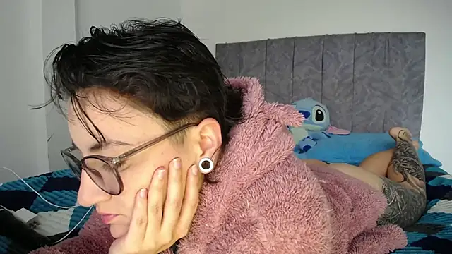 linda 33 online show from February 5, 8:35 pm