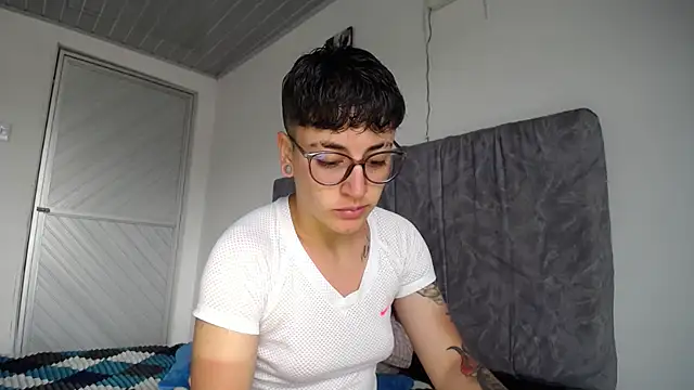 linda 33 online show from April 21, 6:44 pm