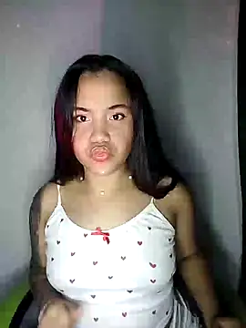 Snapshot of leila_22 chatting on December 28, 1:39 am leila 22 online show from December 28, 1:39 am