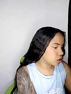 Snapshot of leila_22 chatting on January 26, 12:16 am leila 22 online show from January 26, 12:16 am