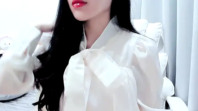 Lita-Julia online show from November 2, 5:15 pm