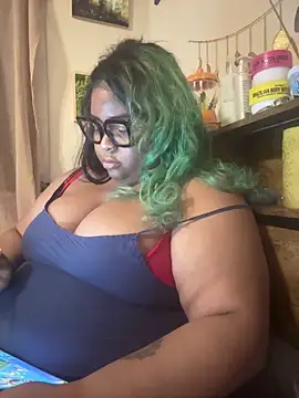 Snapshot of kweenxkarma chatting on January 15, 6:01 am kweenxkarma online show from January 15, 6:01 am