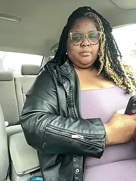 Snapshot of kweenxkarma chatting on March 13, 1:32 am kweenxkarma online show from March 13, 1:32 am