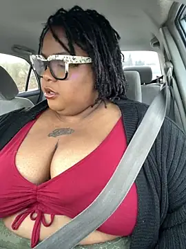 Snapshot of kweenxkarma chatting on November 1, 12:45 am kweenxkarma online show from November 1, 12:45 am