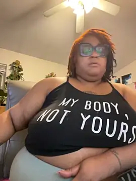 Snapshot of kweenxkarma chatting on November 25, 8:14 am kweenxkarma online show from November 25, 8:14 am