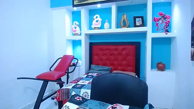 Snapshot of KatrinaQueen1 chatting on March 16, 5:36 am KatrinaQueen1 online show from March 16, 5:36 am