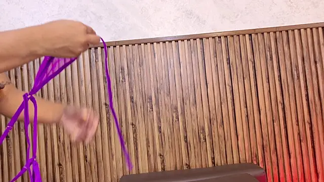 evelynjohnsoon online show from November 18, 11:47 am