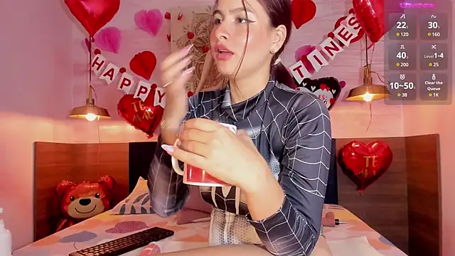 Snapshot of AnneDixie chatting on February 15, 12:22 pm AnneDixie online show from February 15, 12:22 pm