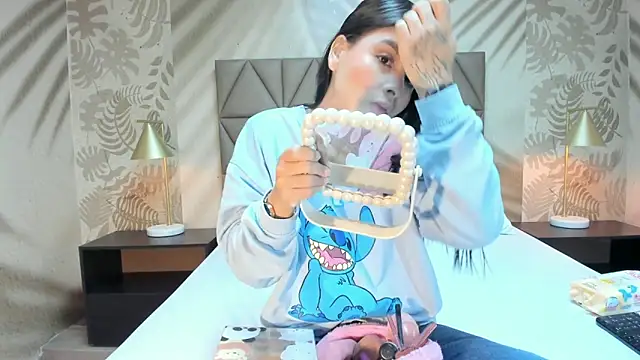 AnneDixie online show from April 19, 3:06 am