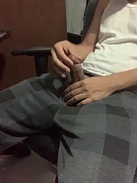 Snapshot of dedooelgrande chatting on November 30, 8:40 am dedooelgrande online show from November 30, 8:40 am