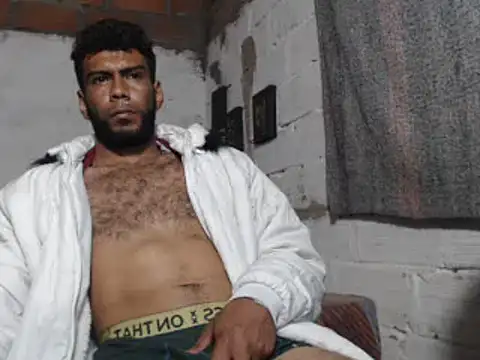 Snapshot of erik_alexander chatting on December 24, 9:39 am erik alexander online show from December 24, 9:39 am