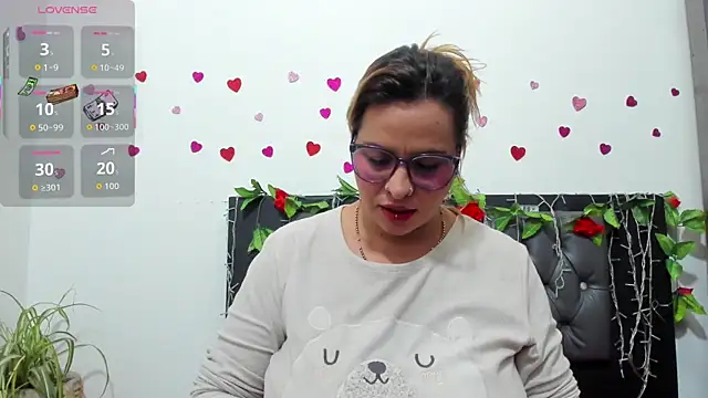 Snapshot of hazel_34 chatting on November 21, 8:35 am hazel 34 online show from November 21, 8:35 am