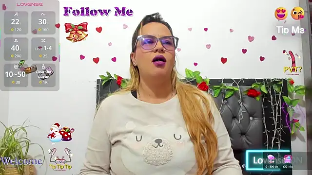 Snapshot of hazel_34 chatting on November 22, 8:24 am hazel 34 online show from November 22, 8:24 am