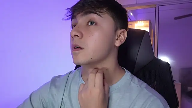 Snapshot of aron__cooper chatting on November 13, 9:58 pm aron cooper online show from November 13, 9:58 pm