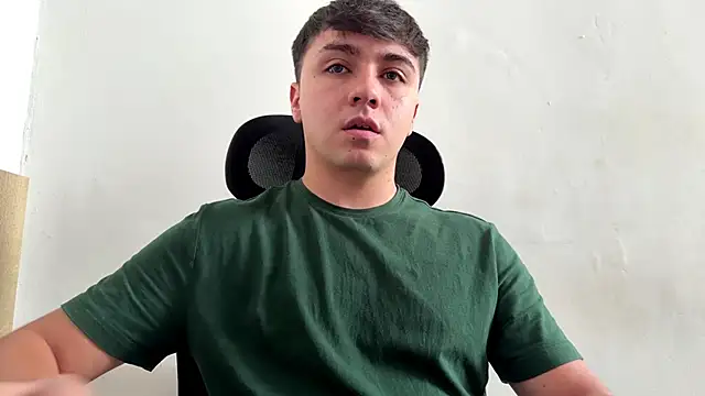 Snapshot of aron__cooper chatting on December 14, 2:11 pm aron cooper online show from December 14, 2:11 pm