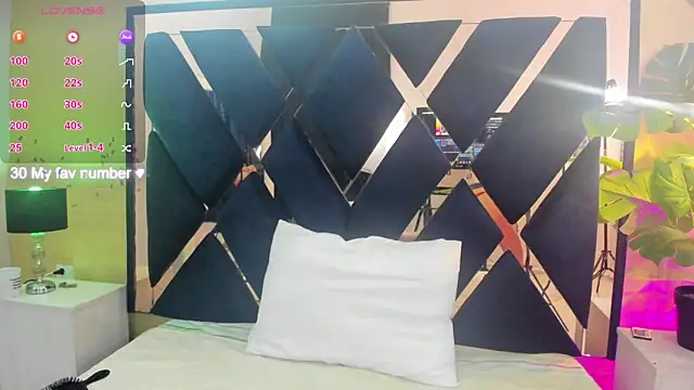 Snapshot of eva_loreti chatting on October 3, 3:47 am eva loreti online show from October 3, 3:47 am