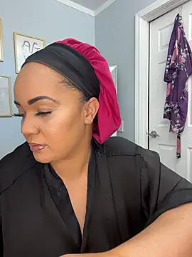 Snapshot of DestineeJayde chatting on October 12, 4:11 am DestineeJayde online show from October 12, 4:11 am