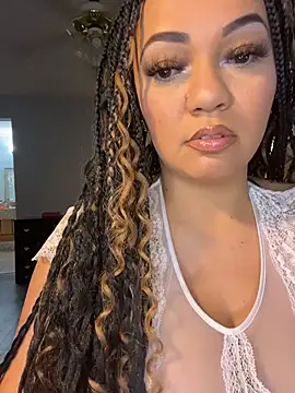 Snapshot of DestineeJayde chatting on November 2, 5:32 am DestineeJayde online show from November 2, 5:32 am