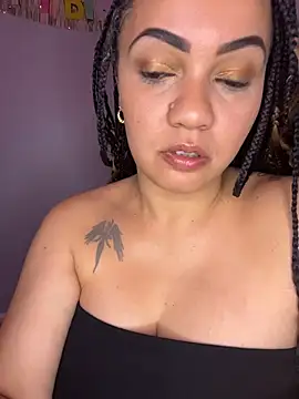 Snapshot of DestineeJayde chatting on November 28, 7:44 am DestineeJayde online show from November 28, 7:44 am