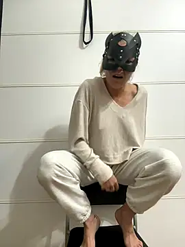 LadyScarlett-xk online show from December 4, 8:18 pm