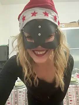 LadyScarlett-xk online show from December 24, 5:13 pm